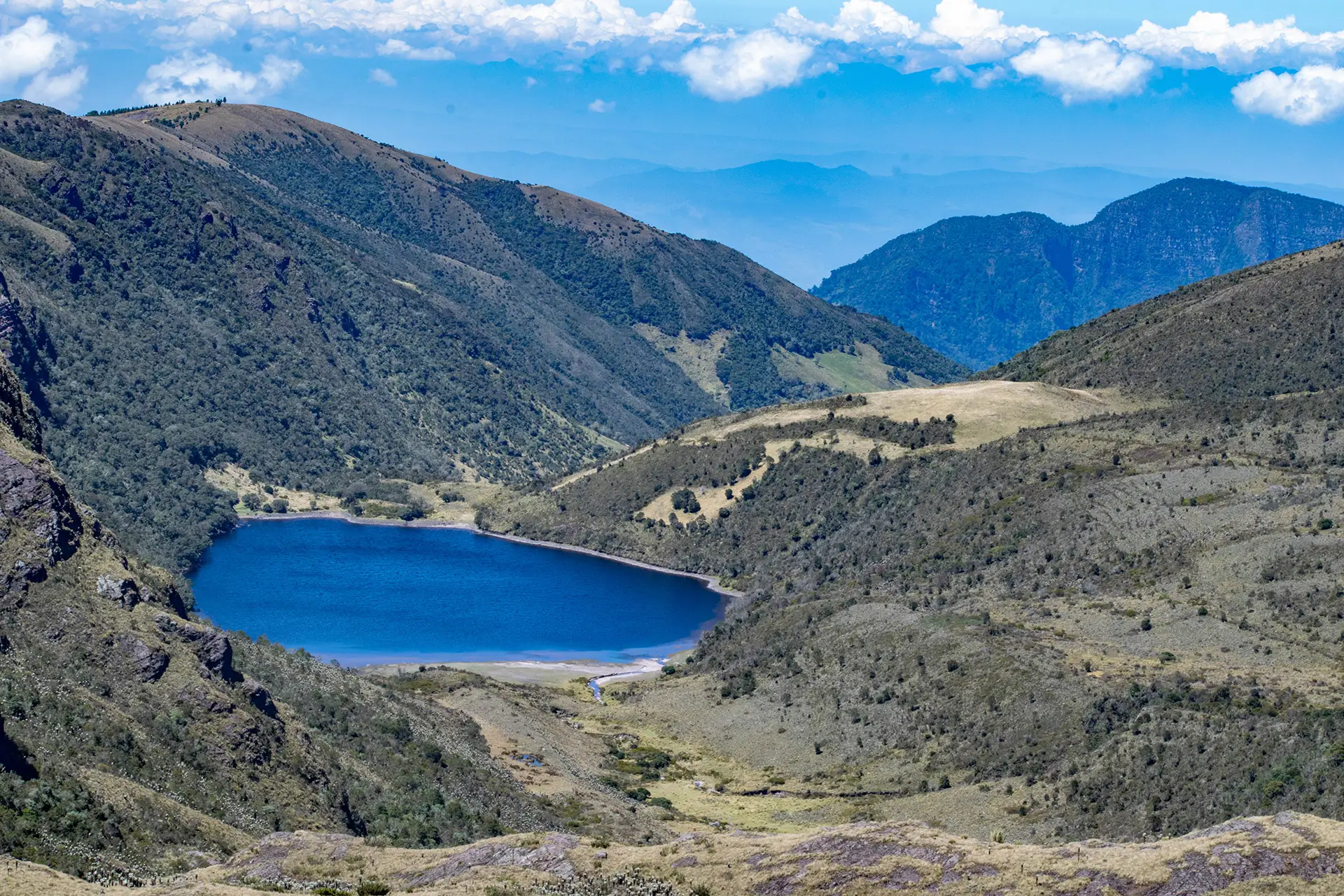 la laguna de lejos