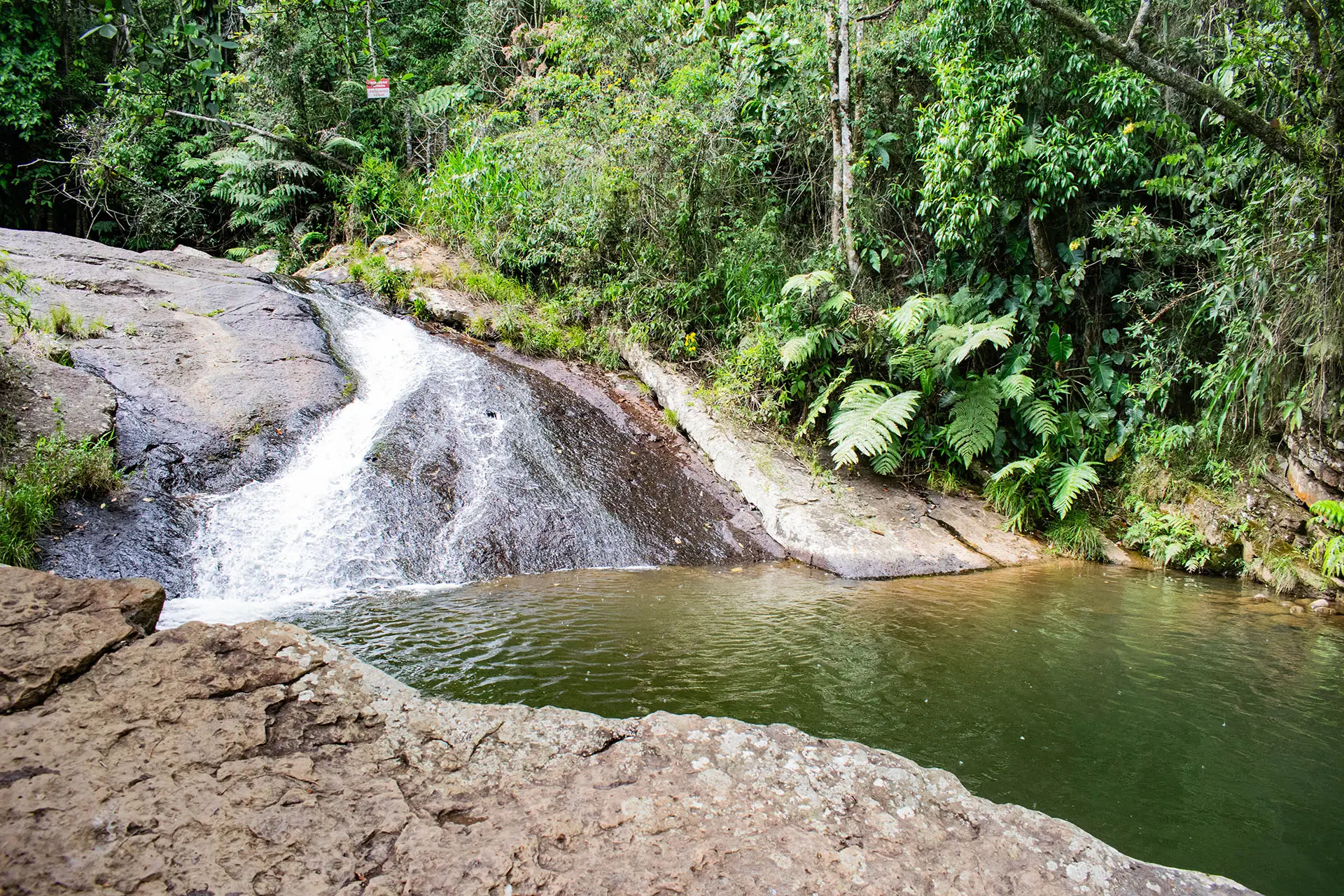 agua pura de reserva